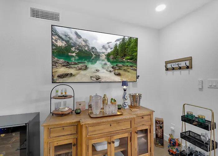 Old Town | Pool | Bbq | End Unit | Pet *